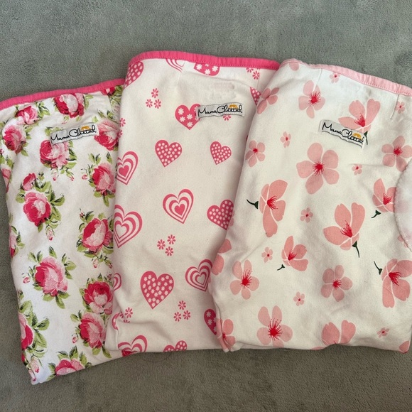 Mama Cheetah Baby Swaddle Blankets with Pink Trim - Picture 2 of 11